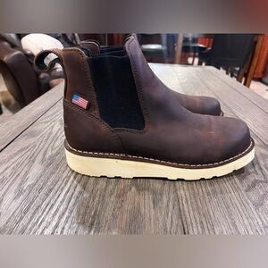 Danner women’s bull run Chelsea boot slip on size 8.5